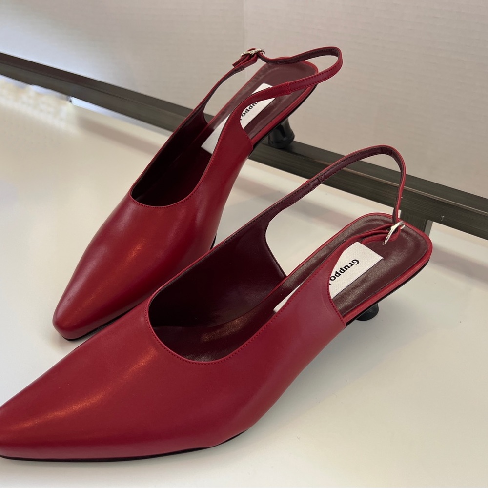 Red Leather slingback Gruppo Italiano size 8 low heels.
